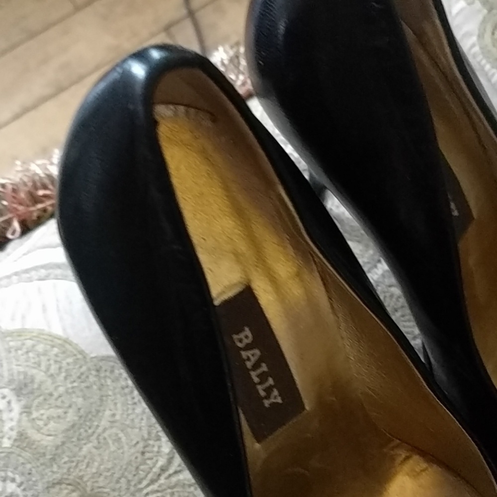 Pumps - Picture 5 of 5